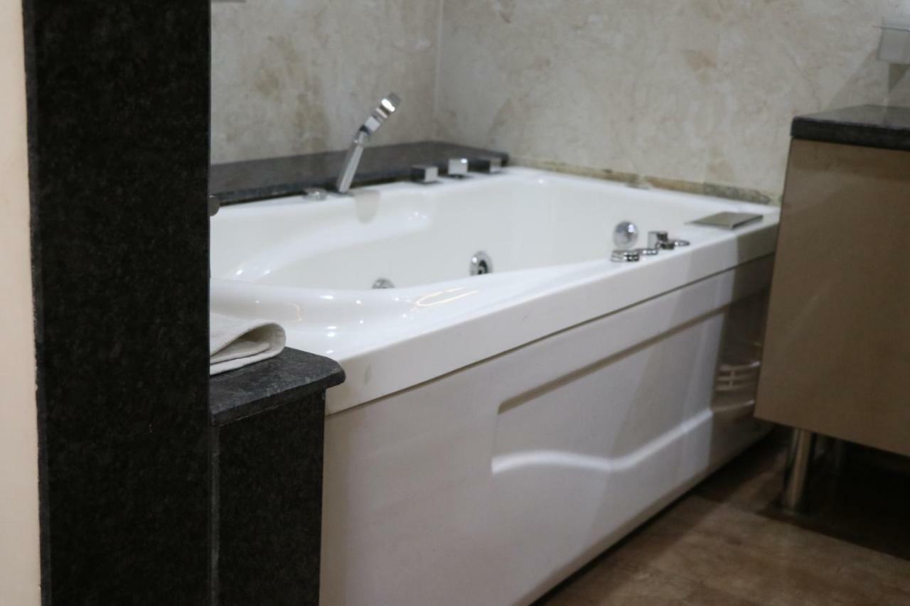מלון Zirakpur S.R. Residency מראה חיצוני תמונה