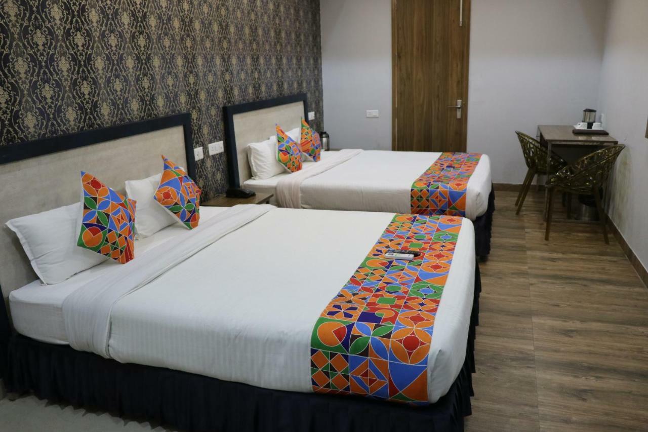 מלון Zirakpur S.R. Residency מראה חיצוני תמונה