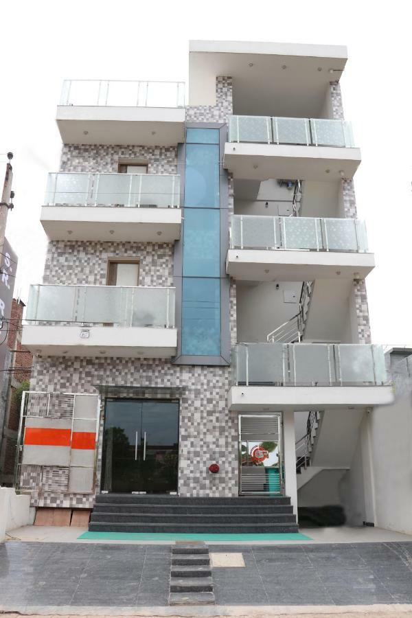 מלון Zirakpur S.R. Residency מראה חיצוני תמונה