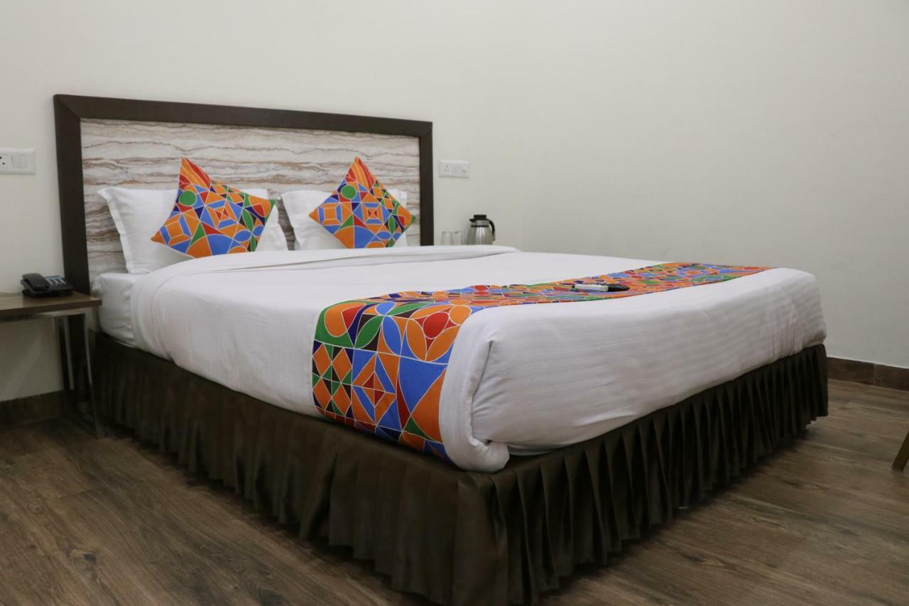 מלון Zirakpur S.R. Residency מראה חיצוני תמונה