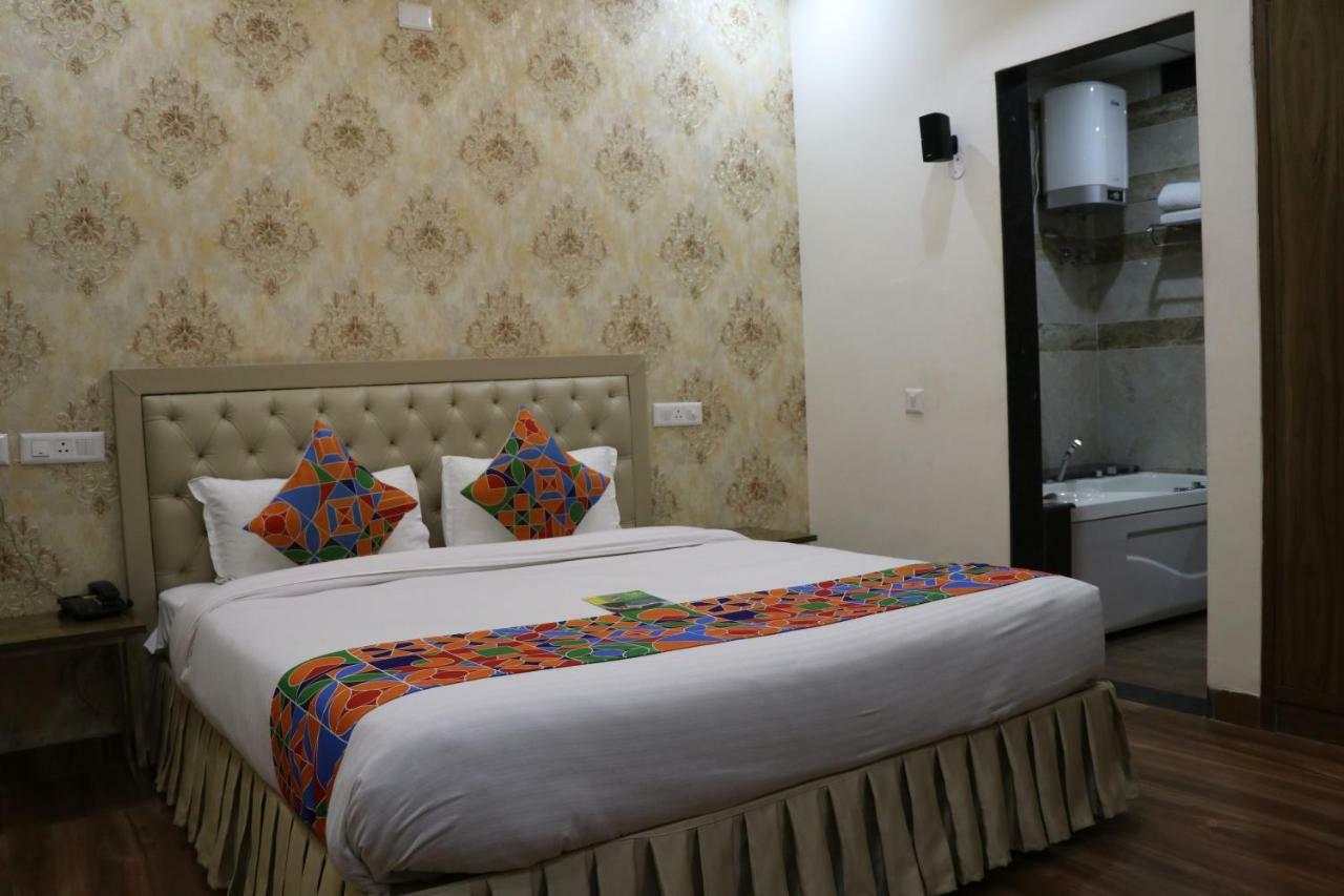 מלון Zirakpur S.R. Residency מראה חיצוני תמונה