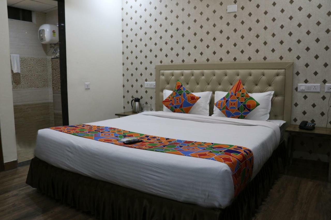 מלון Zirakpur S.R. Residency מראה חיצוני תמונה