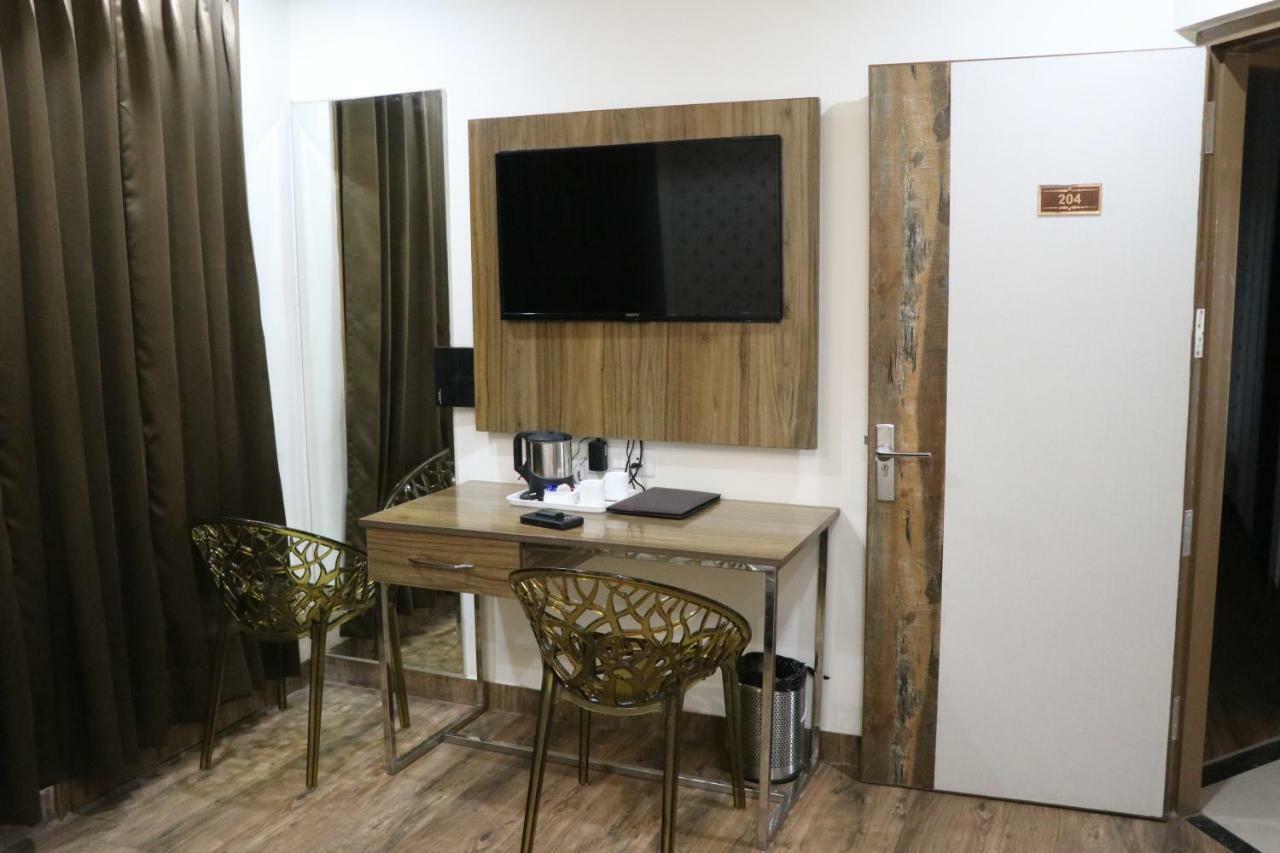 מלון Zirakpur S.R. Residency מראה חיצוני תמונה
